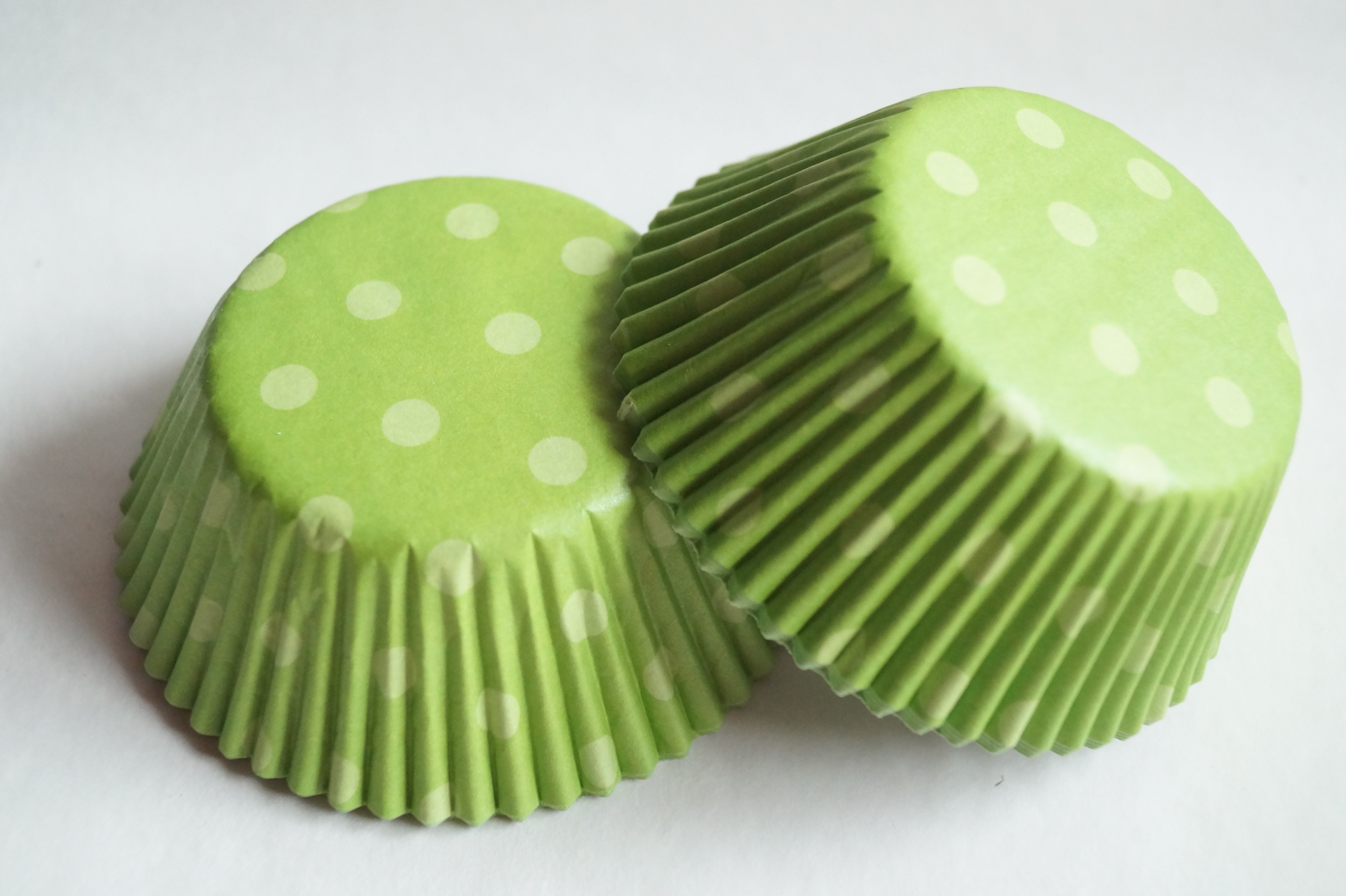 Papírové košíčky na muffiny - puntíkované zelené 48 ks 