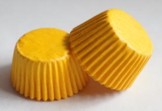Papírové košíčky - žluté 100 ks ( 2,4 cm)