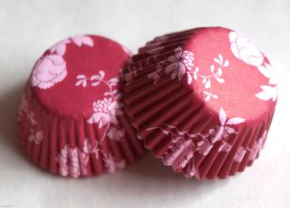 Mini papírové košíčky - 2,4 x 2,0 - bordo květinové 48 ks