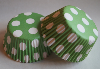 Papírové košíčky na muffiny - big dot zelené 48 ks